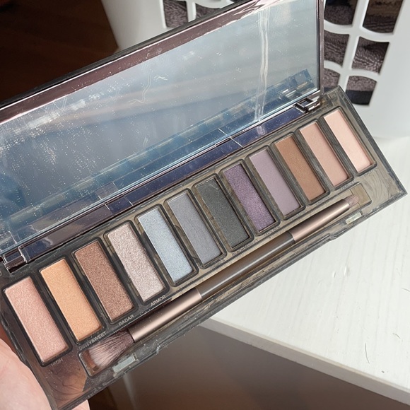 Urban Decay Naked Smoky eyeshadow palette - Picture 2 of 2